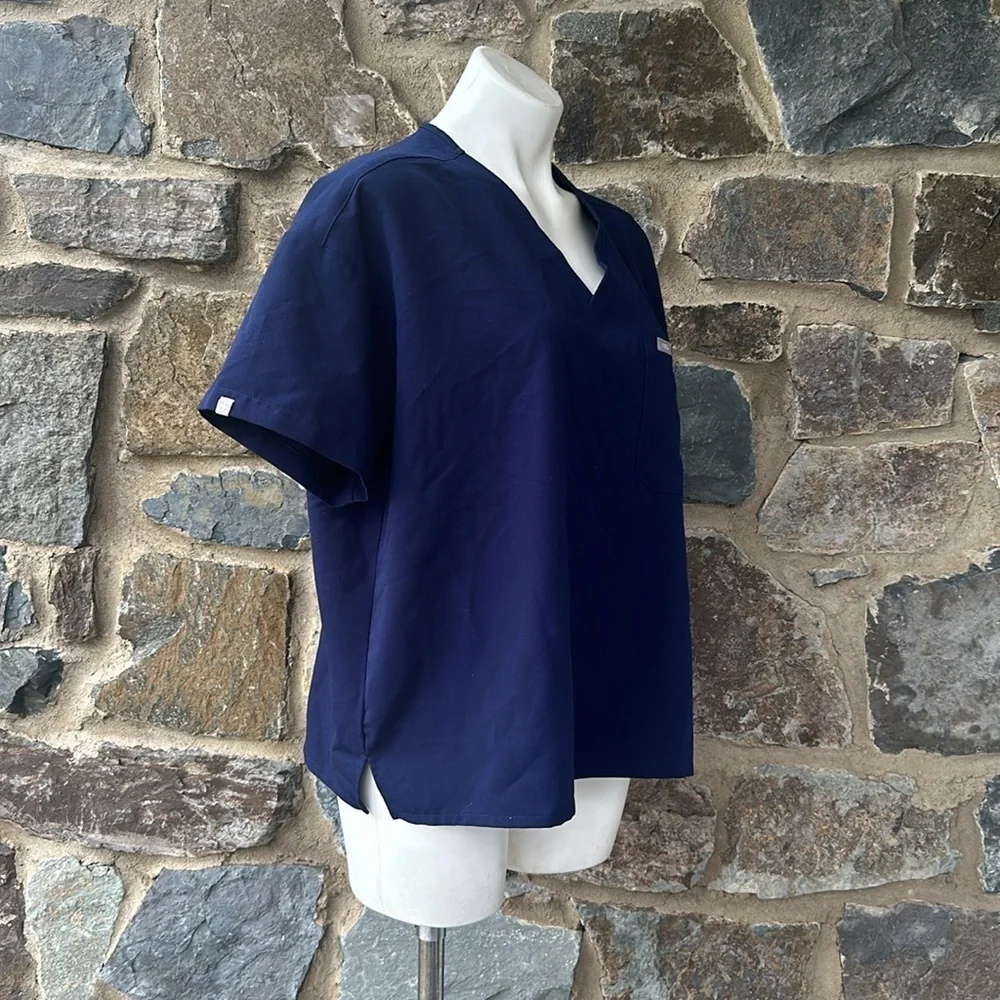 Figs Catarina Technical Collection One-Pocket Scrub Top in Navy Blue Size Large